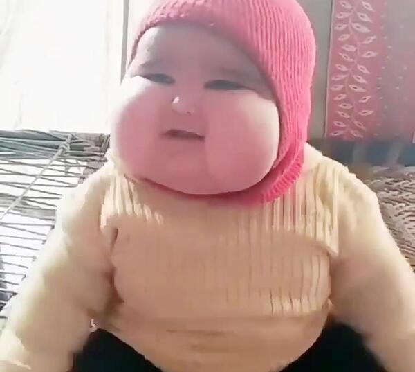 عکس بچه لپ دار