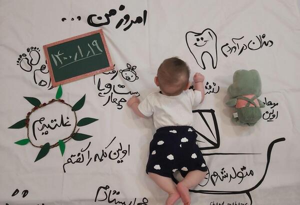 عکس غلتیدن نوزاد