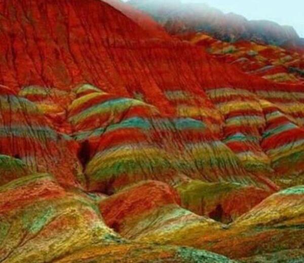 عکس دره رنگین کمان جزیره هرمز