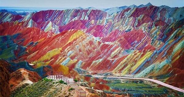 عکس دره رنگین کمان جزیره هرمز