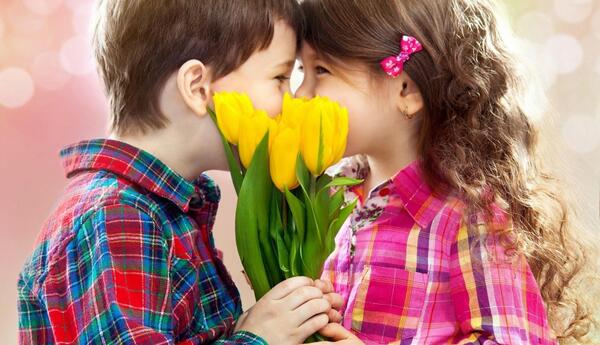 عکس بوسه عاشقانه بچه ها