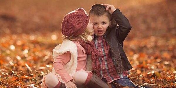 عکس بوسه عاشقانه بچه ها