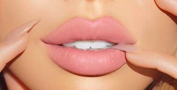عکس لب طبیعی