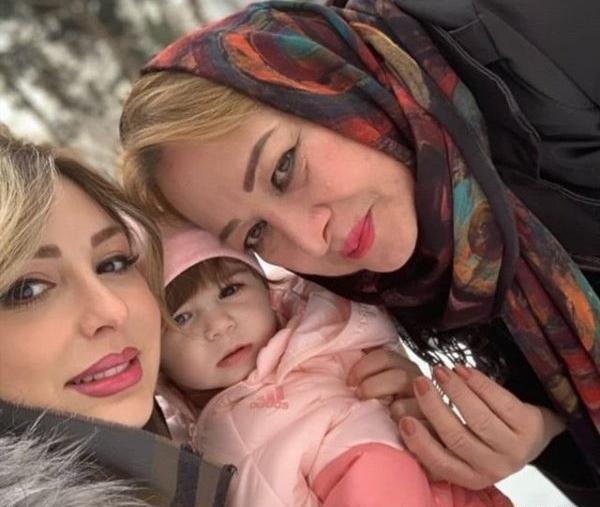 عکس دوست نیوشا ضیغمی