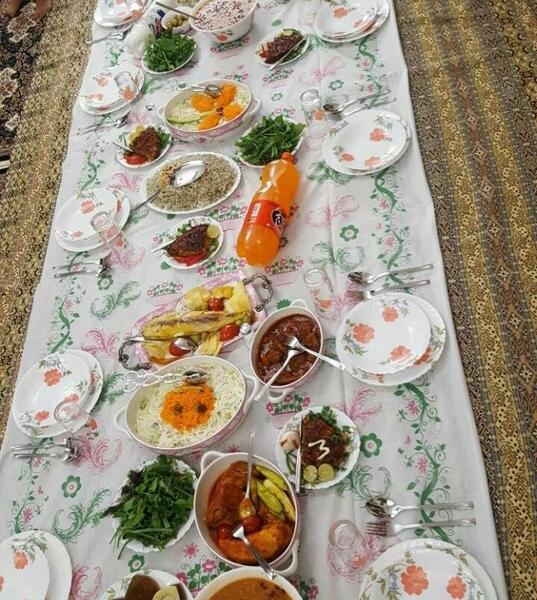 عکس میز شام زرشک پلو