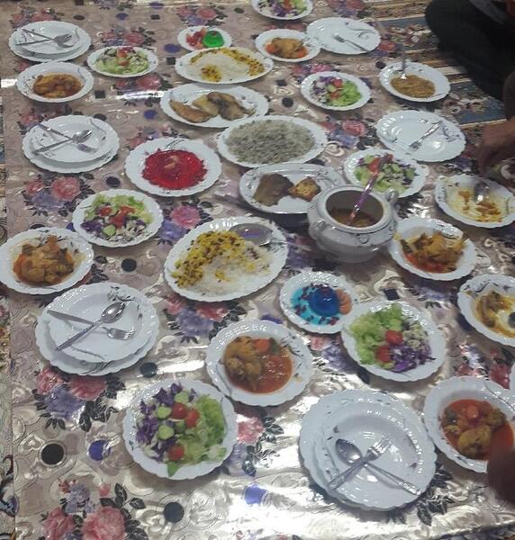 عکس میز شام زرشک پلو