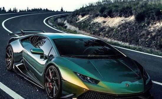 عکس لامبورگینی در طبیعت
