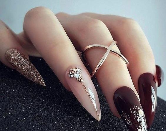 عکس ناخن تیز بلند