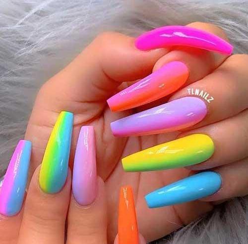 عکس ناخن رنگ رنگی