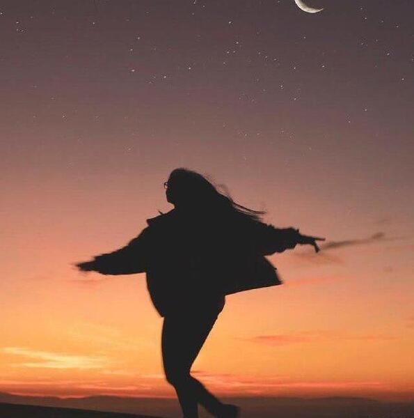 عکس دختر تنها جذاب