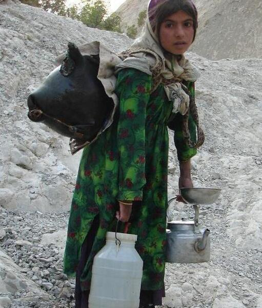 عکس قدیمی دختر روستایی