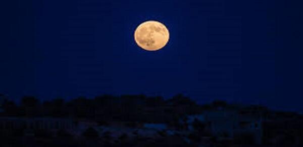 عکس ماه رنگی