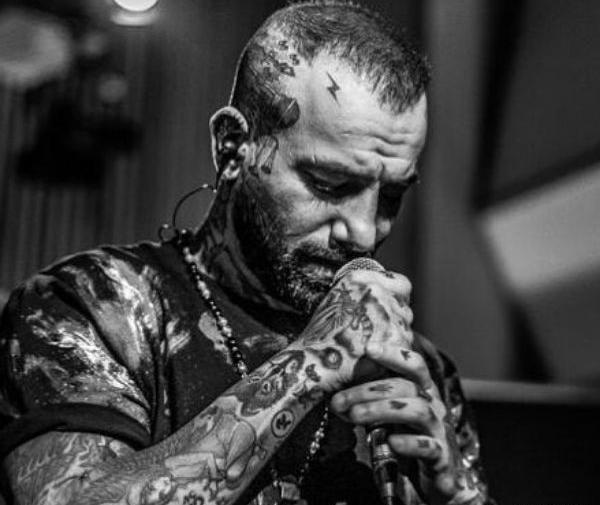 عکس سیاه سفید از تتلو