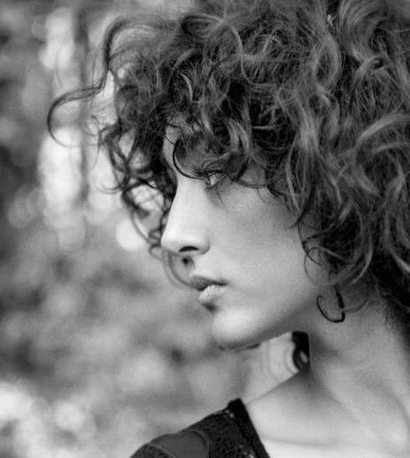 عکس سیاه سفید نیم رخ