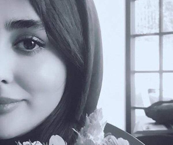 عکس سیاه سفید نیم رخ