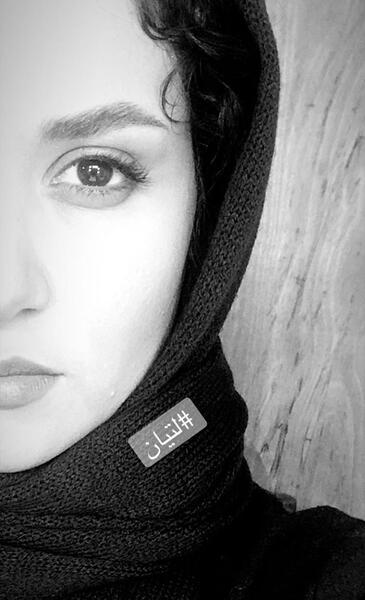 عکس سیاه سفید نیم رخ