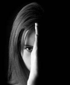 عکس سیاه سفید نیم رخ