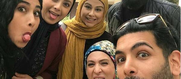 عکس پشت صحنه ژست عکاسی