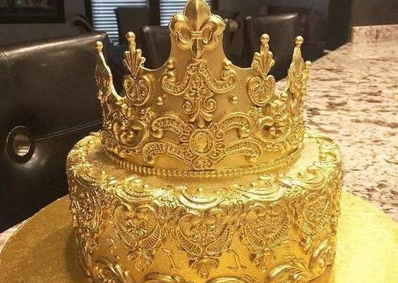 عکس کیک تولد دخترانه سفید طلایی
