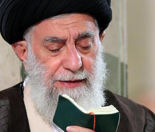 عکس گریه رهبر