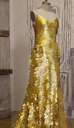 عکس لباس عروس طلا کاری شده