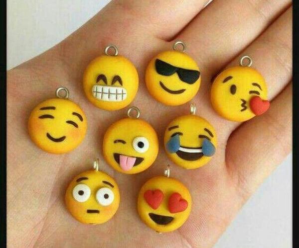 عکس لبخند ایموجی
