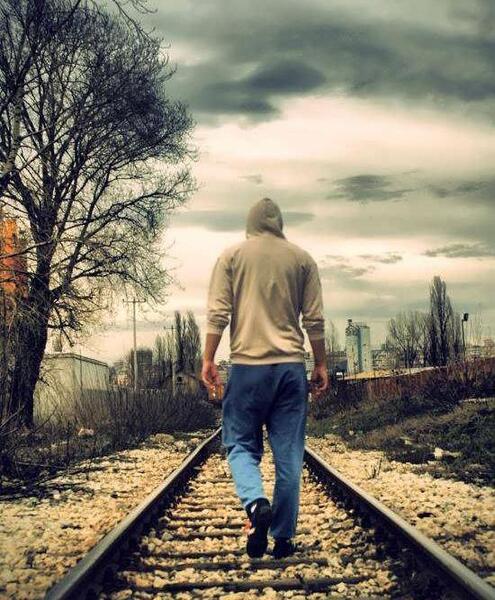 عکس مرد تنها در غروب