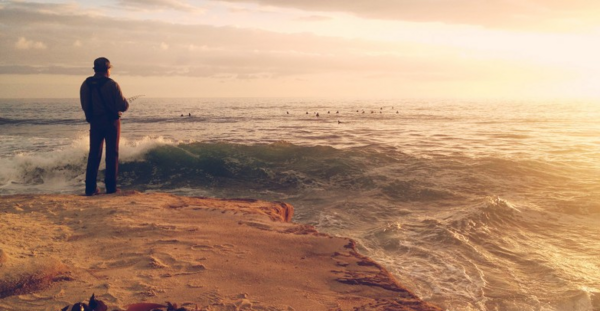 عکس مرد تنها در جاده