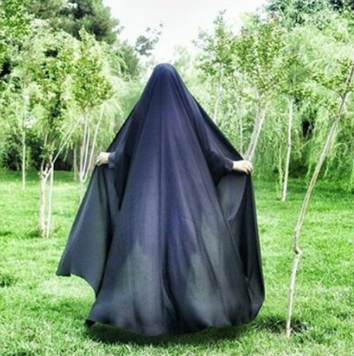 عکس مرد چادر به سر