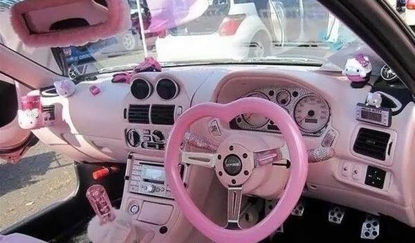 عکس ماشین صورتی خارجی