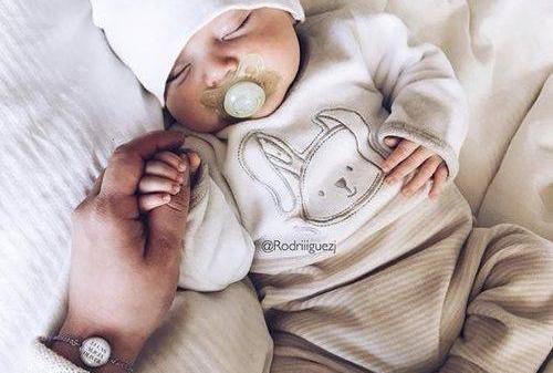 عکس نوزاد پسر با لباس مجلسی