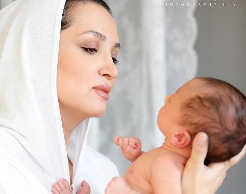 عکس نوزاد پسر و مادر
