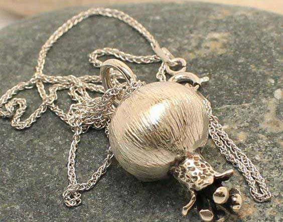 عکس گردنبند یلدا