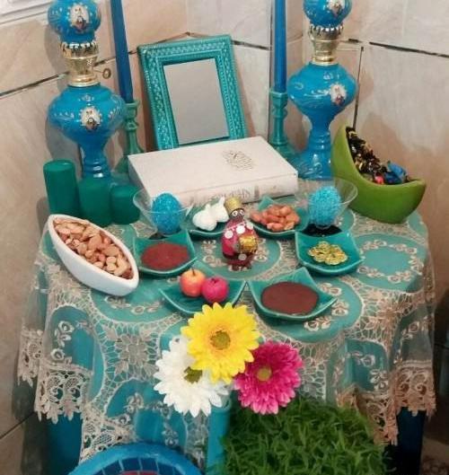عکس ایده سفره هفت سین روی میز خاطره