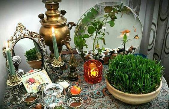 عکس ایده سفره هفت سین روی میز خاطره