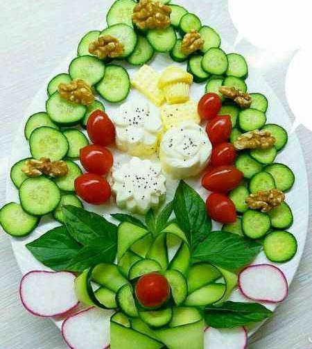 عکس ایده تزیین صبحانه با خیار و گوجه