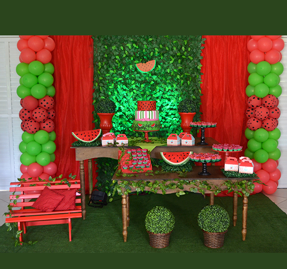 عکس ایده تزیین دیوار برای شب یلدا