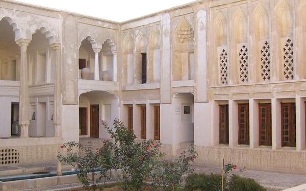 عکس خانه صولت ابرکوه
