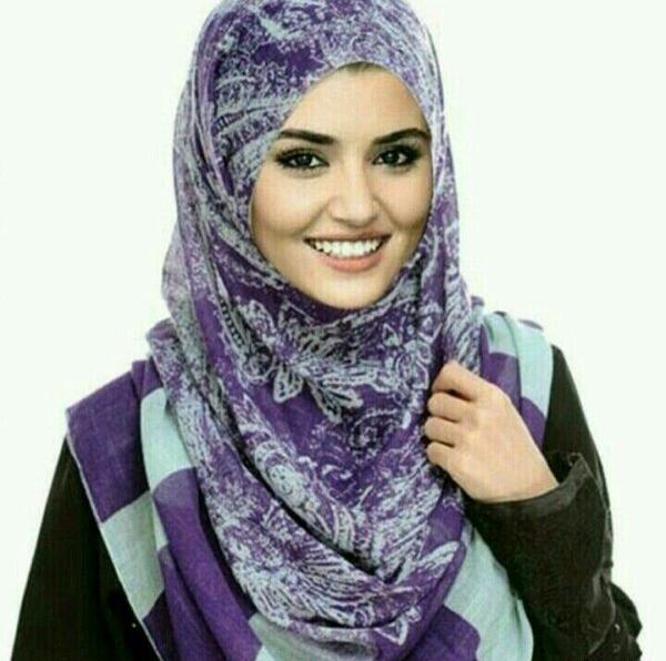 عکس هانده ارچل با روسری جدید