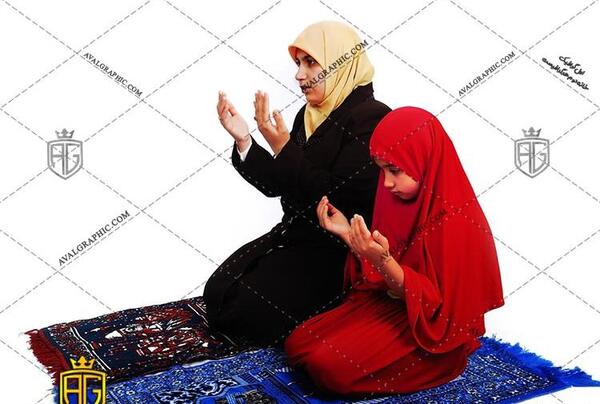 عکس دختر در حال نماز خواندن