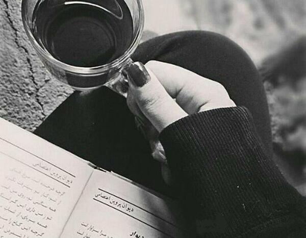 عکس دختر در حال مطالعه برای پروفایل