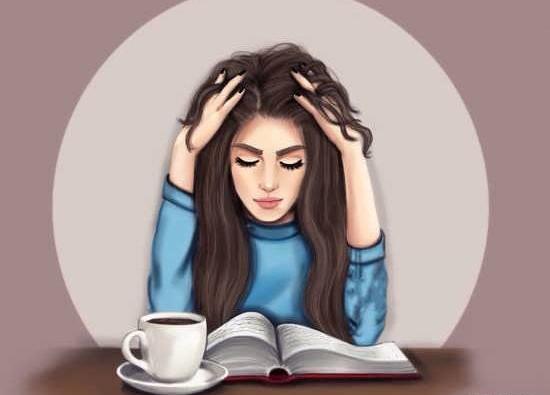 عکس دختر در حال مطالعه برای پروفایل