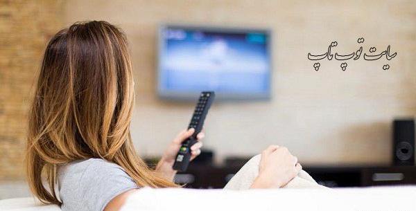 عکس دختر در حال تلویزیون دیدن