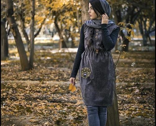 عکس دختر تنها در حال قدم زدن
