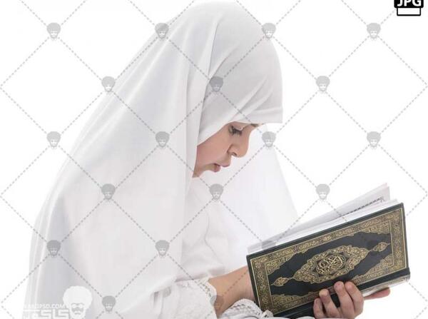 عکس دختر در حال خواندن قرآن