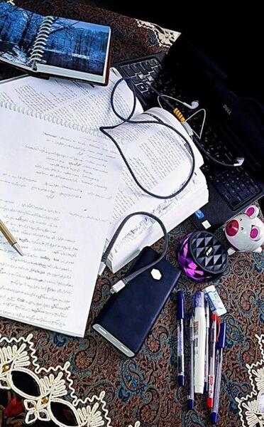 عکس دختر درحال درس خوندن فانتزی