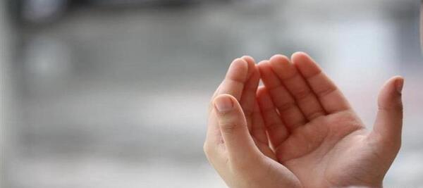 عکس دختر در حال دعا بدون متن