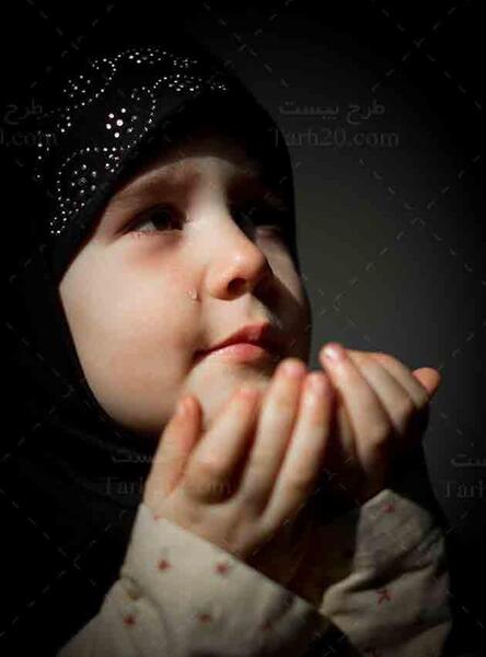 عکس دختری درحال دعا