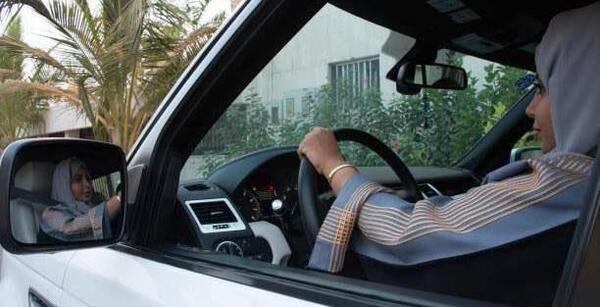 عکس پروفایل دختر در حال رانندگی