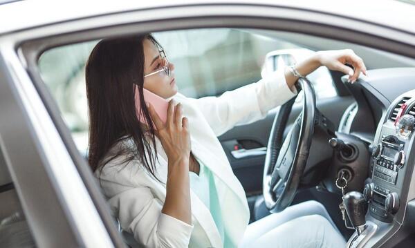 عکس پروفایل دختر در حال رانندگی